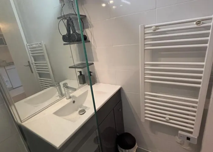 Climatise Avec Parking Securisee *