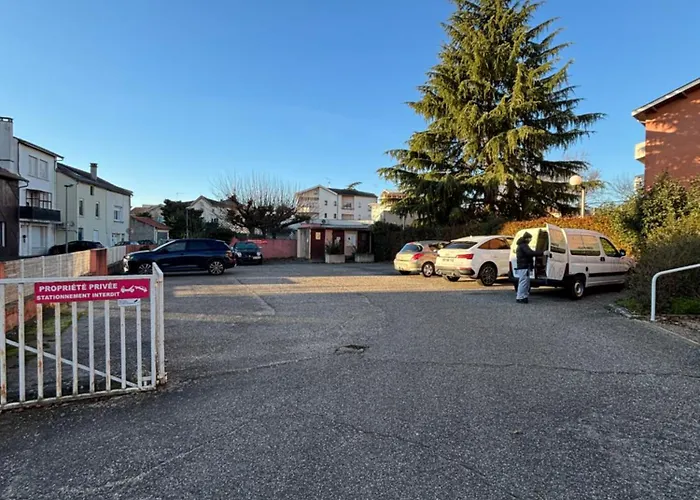 Апартаменты Climatise Avec Parking Securisee