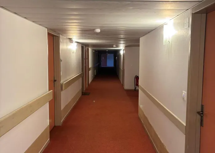 Climatise Avec Parking Securisee * Ажен