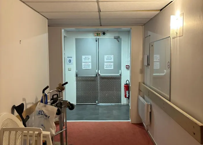 Climatise Avec Parking Securisee Ажен